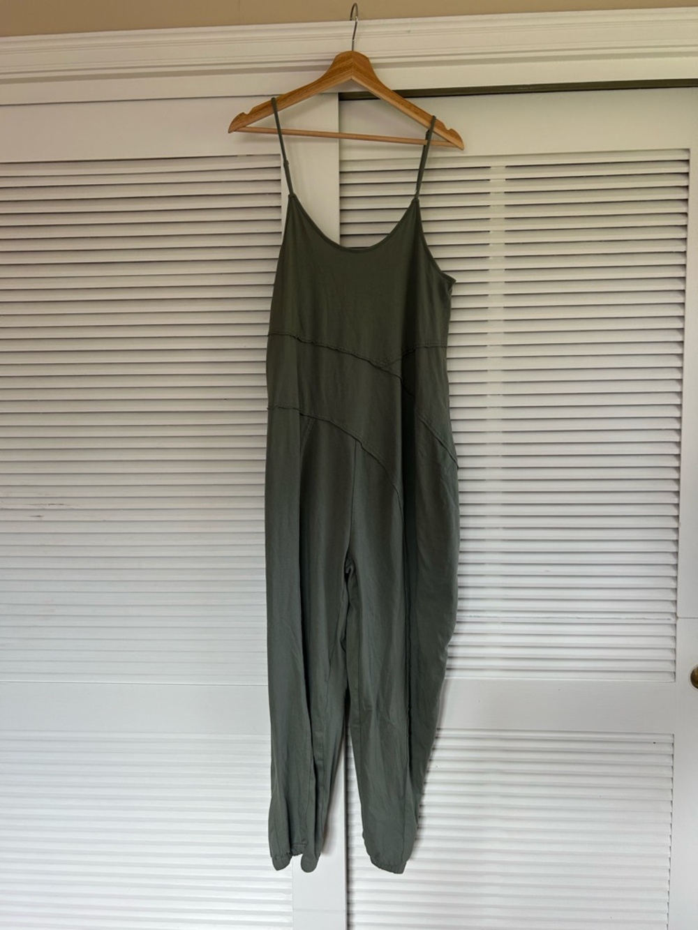 Relaxed Olive Green Sleeveless Jumpsuit with Slim Straps